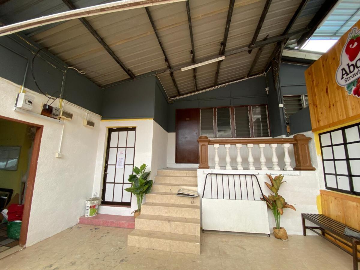 Aiza Homestay Opposite Abang Strawberry Taman Sedia Tanah Rata Exterior foto