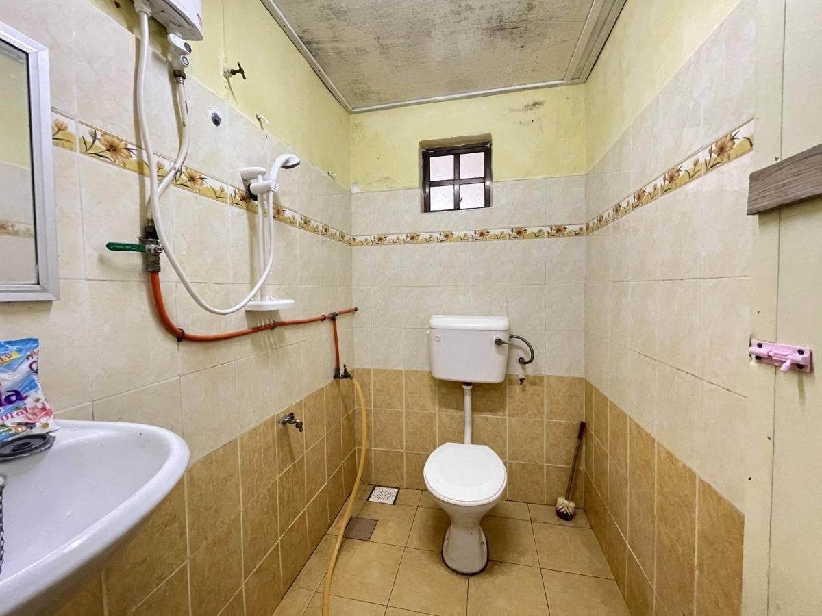 Aiza Homestay Opposite Abang Strawberry Taman Sedia Tanah Rata Exterior foto