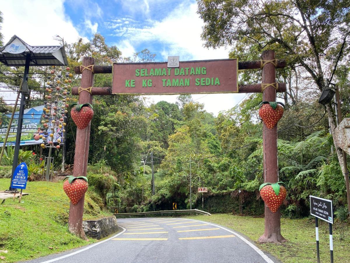 Aiza Homestay Opposite Abang Strawberry Taman Sedia Tanah Rata Exterior foto