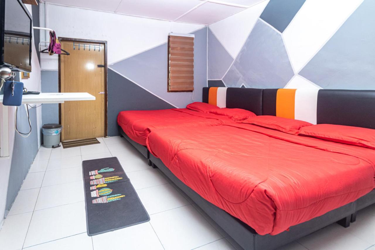 Aiza Homestay Opposite Abang Strawberry Taman Sedia Tanah Rata Exterior foto