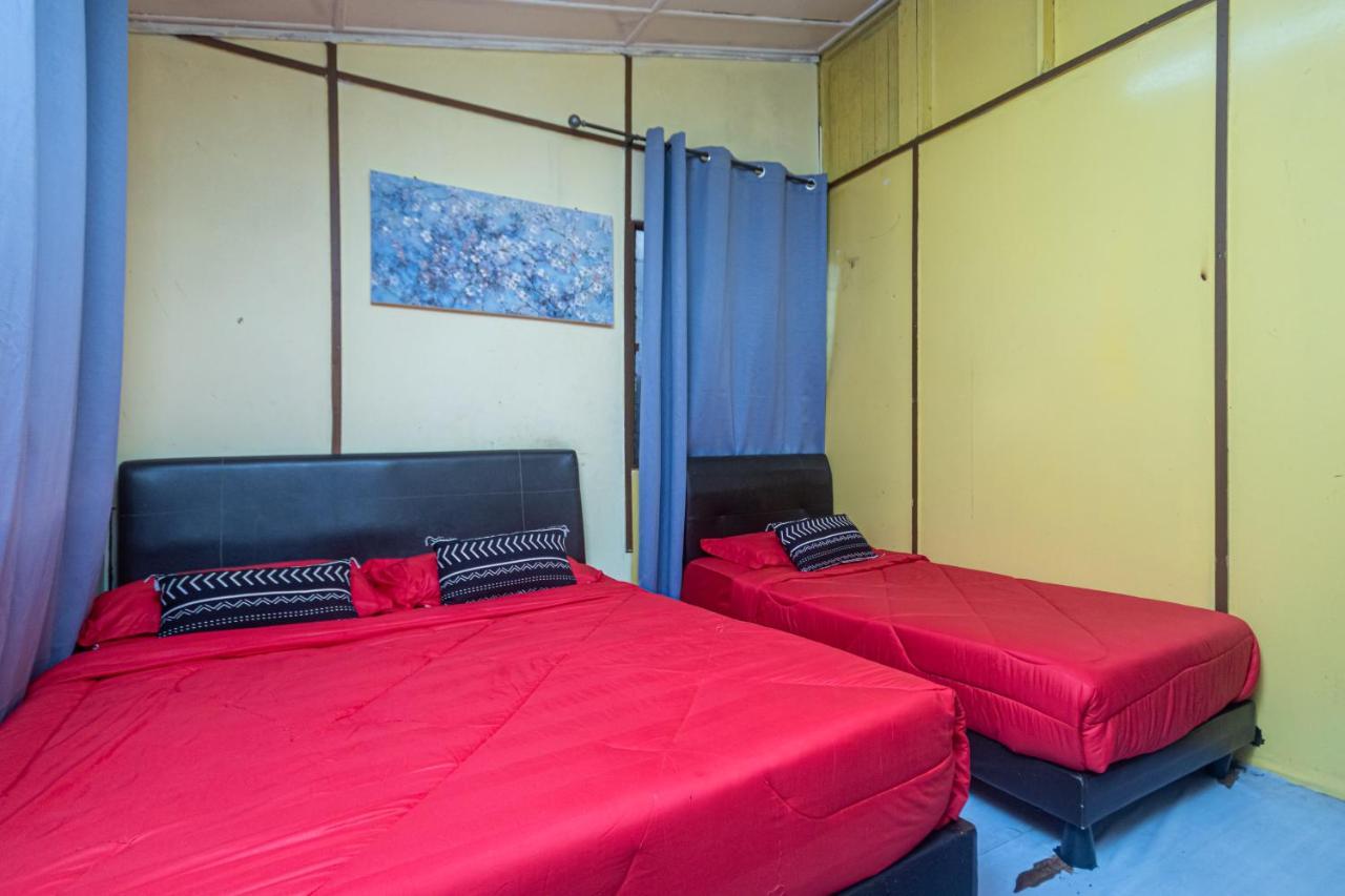 Aiza Homestay Opposite Abang Strawberry Taman Sedia Tanah Rata Exterior foto