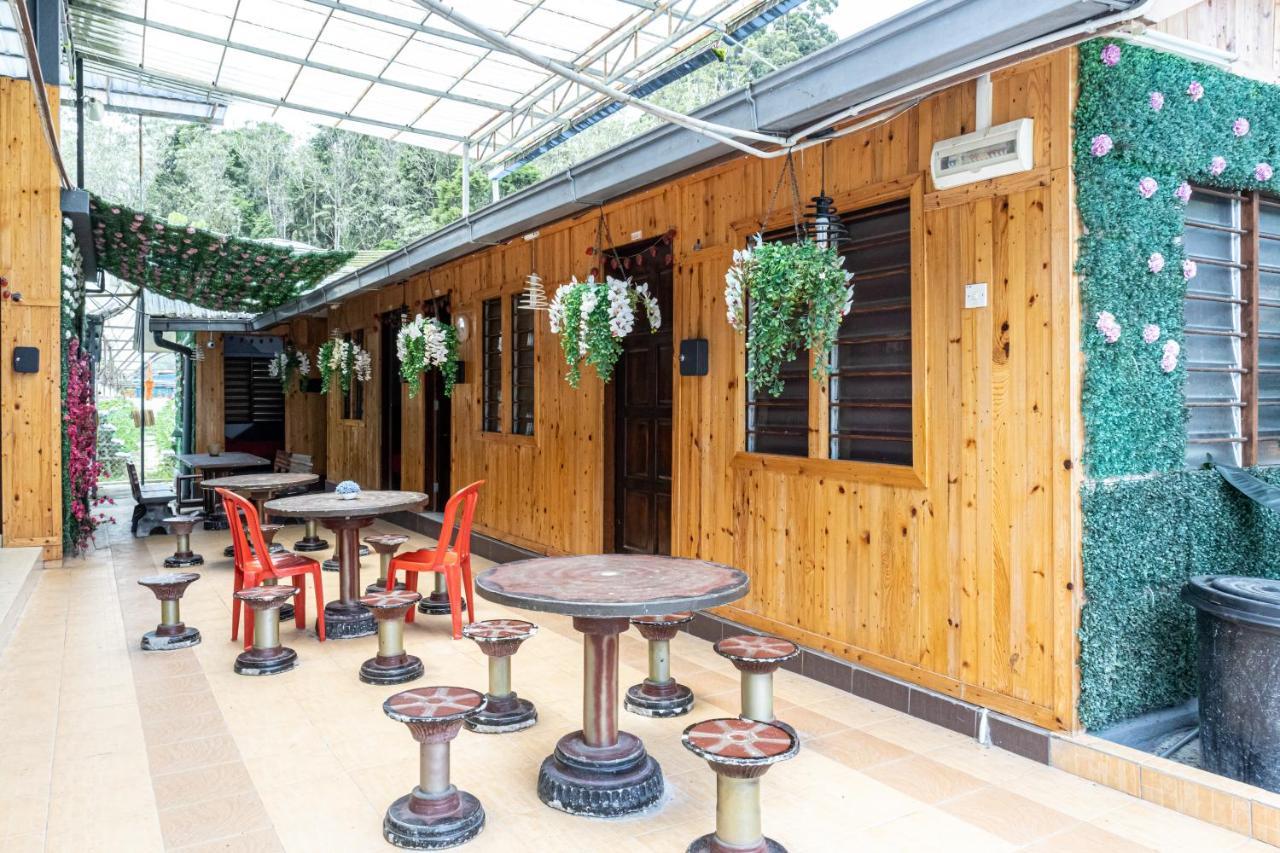 Aiza Homestay Opposite Abang Strawberry Taman Sedia Tanah Rata Exterior foto