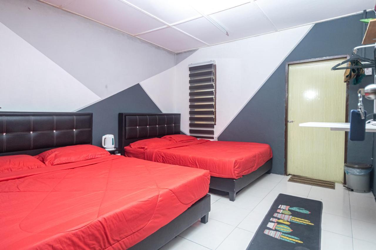 Aiza Homestay Opposite Abang Strawberry Taman Sedia Tanah Rata Exterior foto